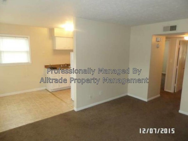 Building Photo - 215-218 Sherwood Ct