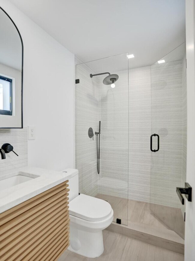 Building Photo - 840 SE 22nd Ave