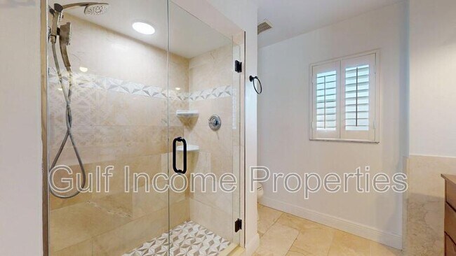 Building Photo - 354 5th St Ct E