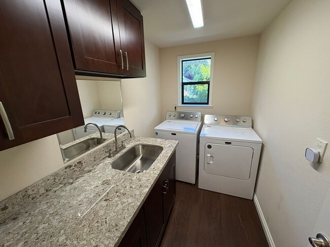 Building Photo - 4300 Bryce Dr