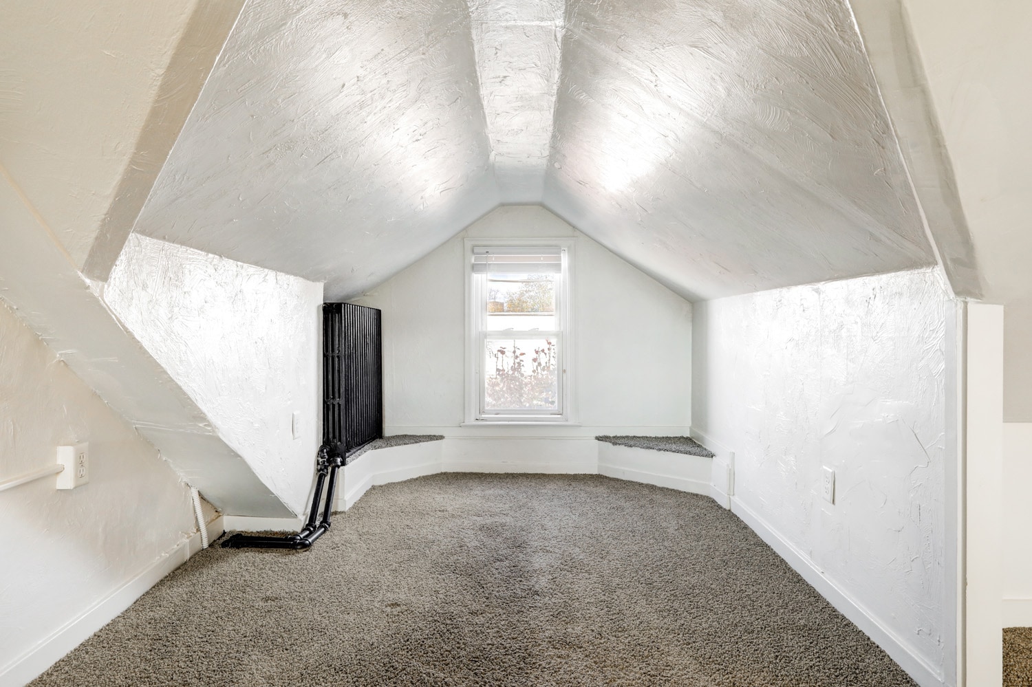 Attic Bedroom - 652 Columbia Ave