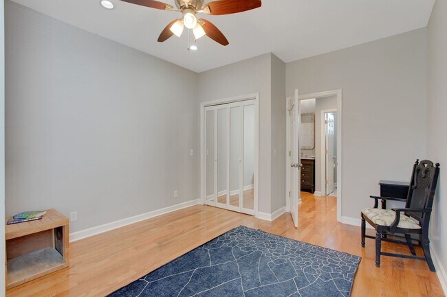 Building Photo - Charming 2 Bed 2 Bath Home on Historic Rus...