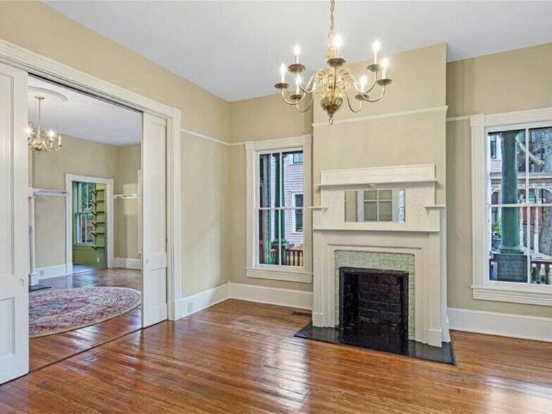 Building Photo - 212 W 40th St