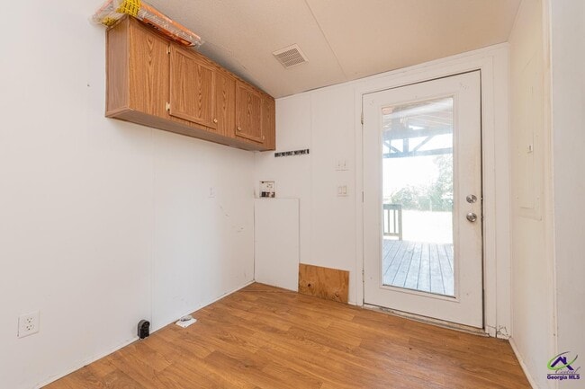 Building Photo - 137 Shamrock Cir