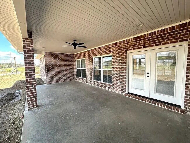 Building Photo - 300 N Rayleigh Dr