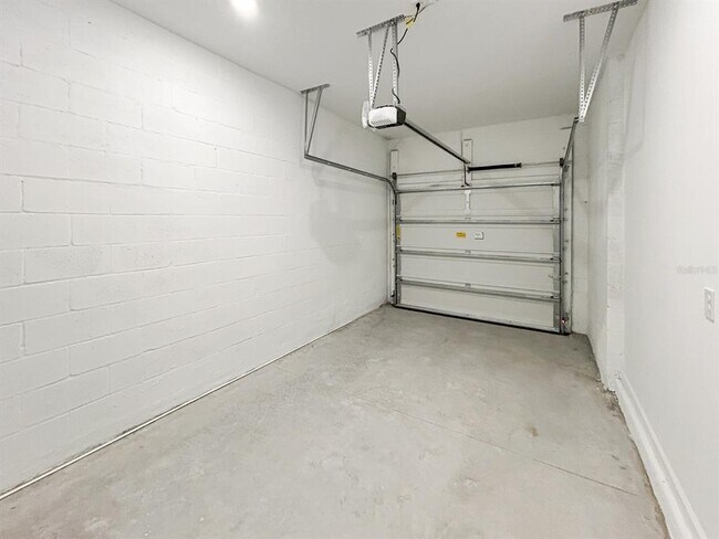 Building Photo - 2426 Skyline Lp