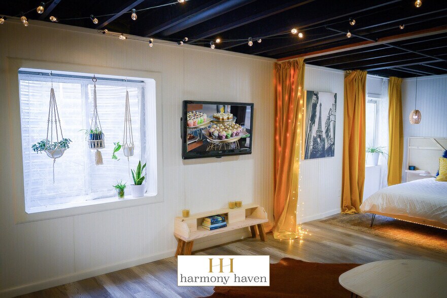Living space - 17016 Foxton Dr