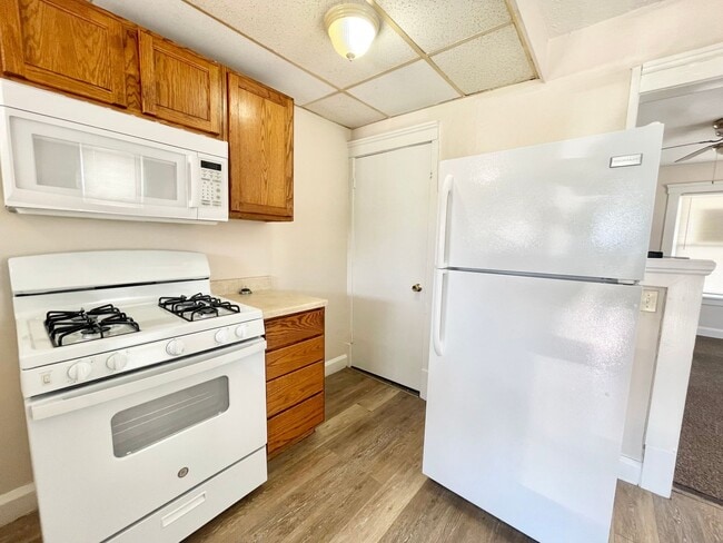 Building Photo - 136-136 Cleveland St