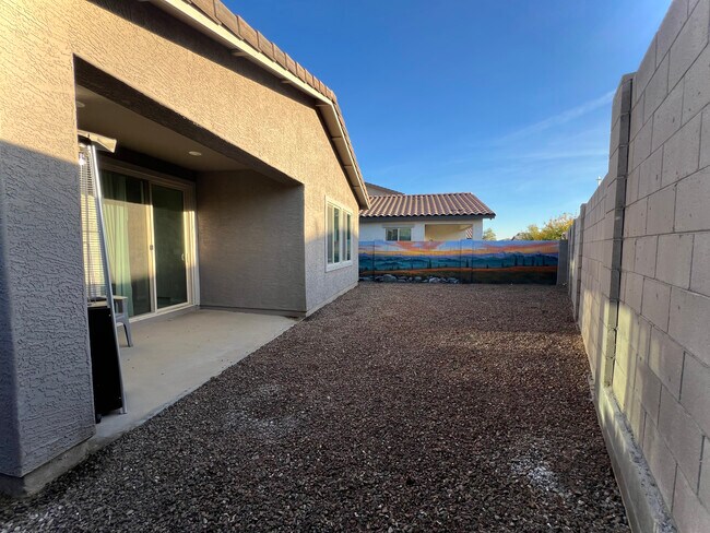 Building Photo - 2126 N Marketside Ave