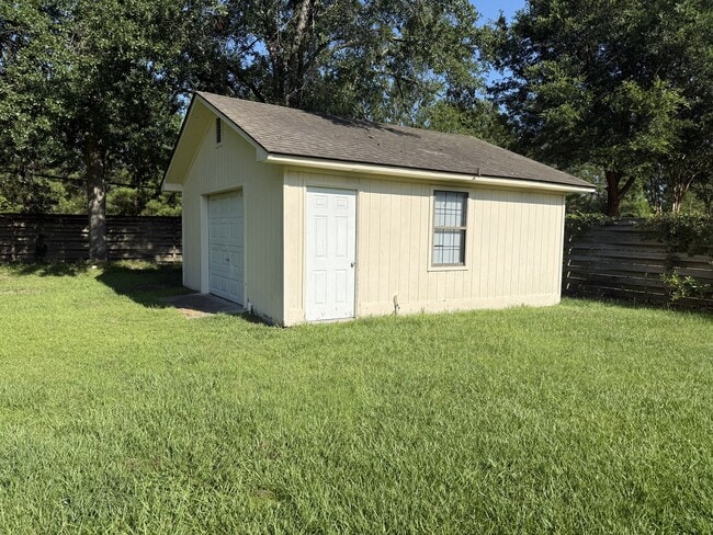 Building Photo - 122 Longleaf Cir