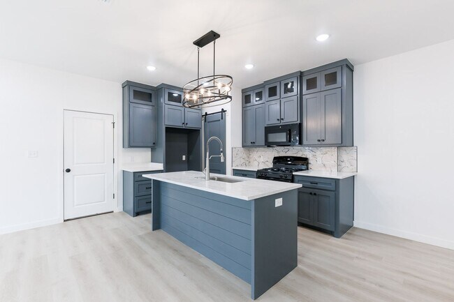 Building Photo - 1704 Elkhart Ave