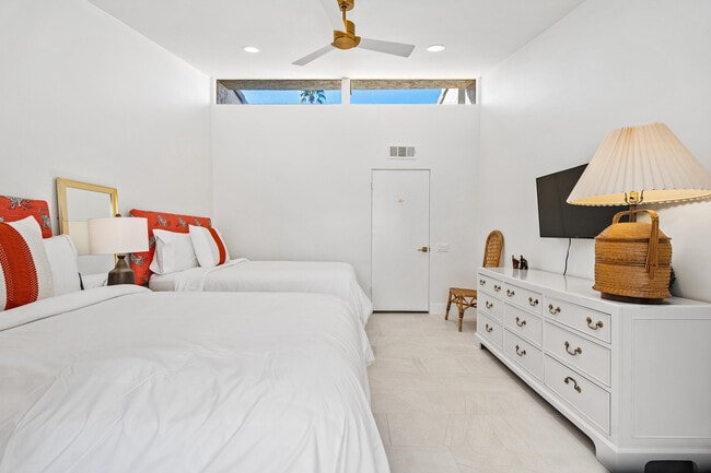 Building Photo - 48885 Mariposa Dr