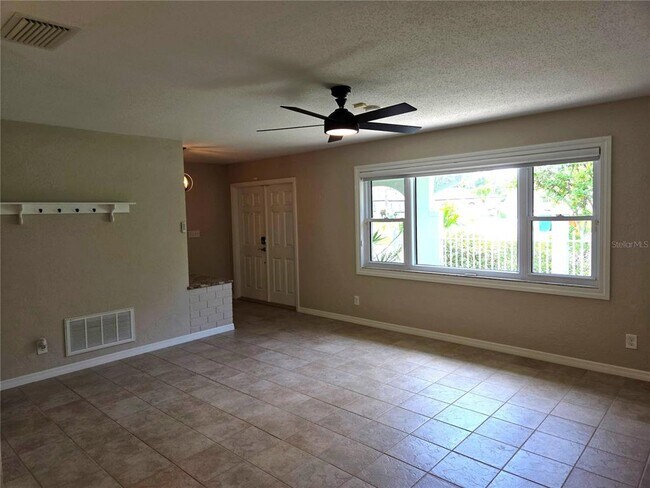 Building Photo - 9071 Ridge Rd