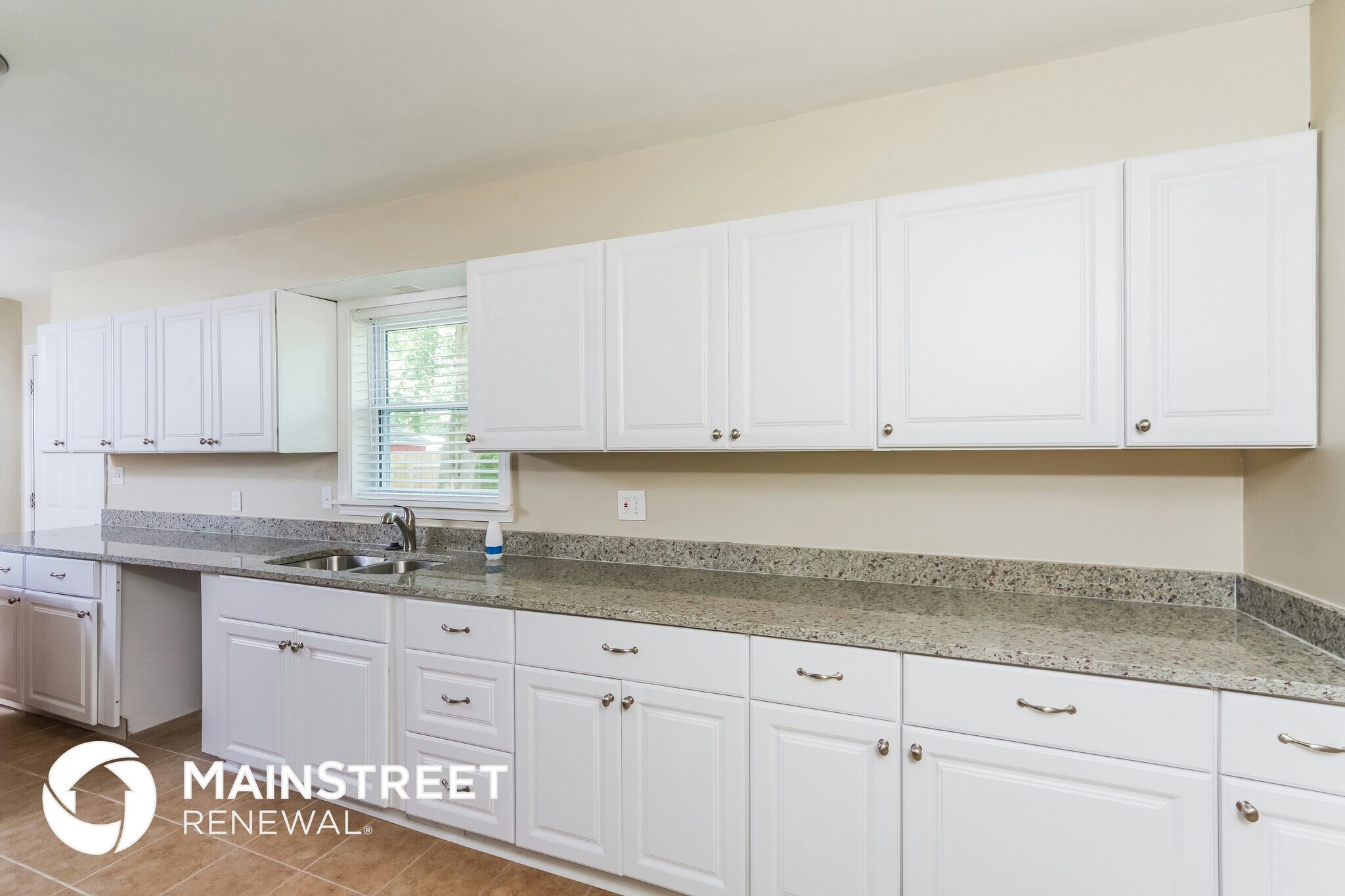 Building Photo - 2215 Cavalier Dr