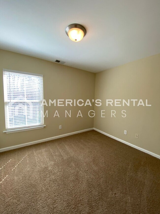 Building Photo - Townhome Available in Calera!! Available to View Now!!!