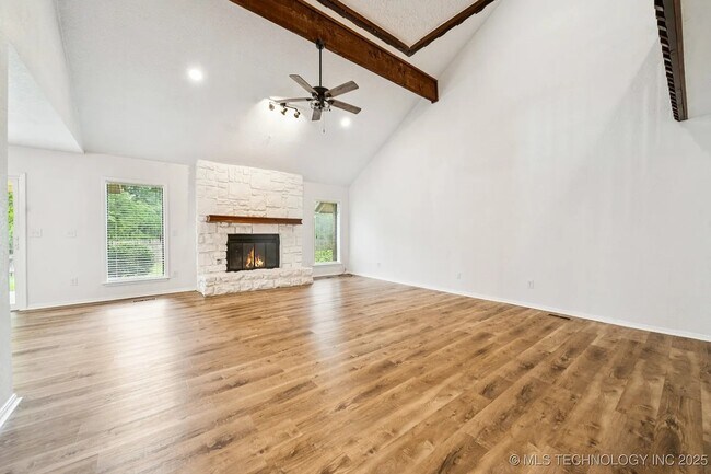 Building Photo - 6947 S 30th W Ave