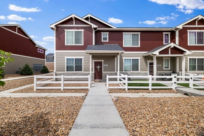 Building Photo - Beautiful 3-Bedroom Townhome with Park Views- Available July 25th!