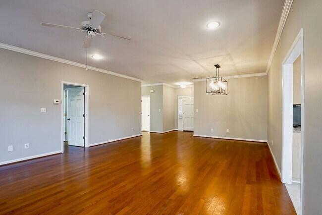 Building Photo - Vestavia Hills - cute and ready to move in NOW!