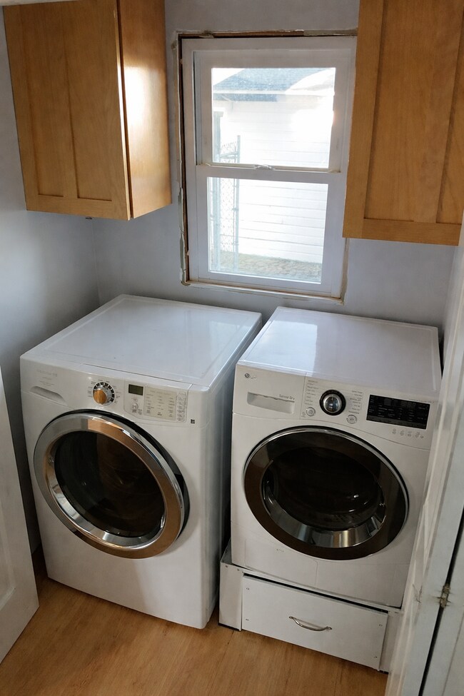 Building Photo - "Charming 3-Bedroom Oasis on Sunset Avenue – 1892 Sq. Ft. of Comfort and Style in Pasadena!"