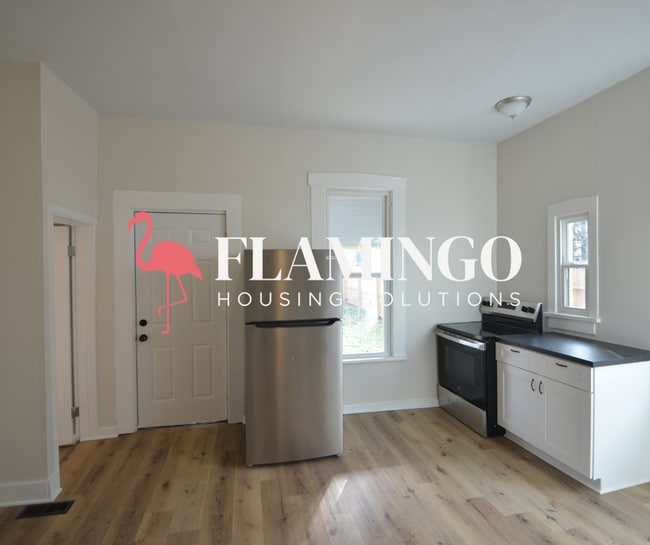 Building Photo - 1808 E 4th St