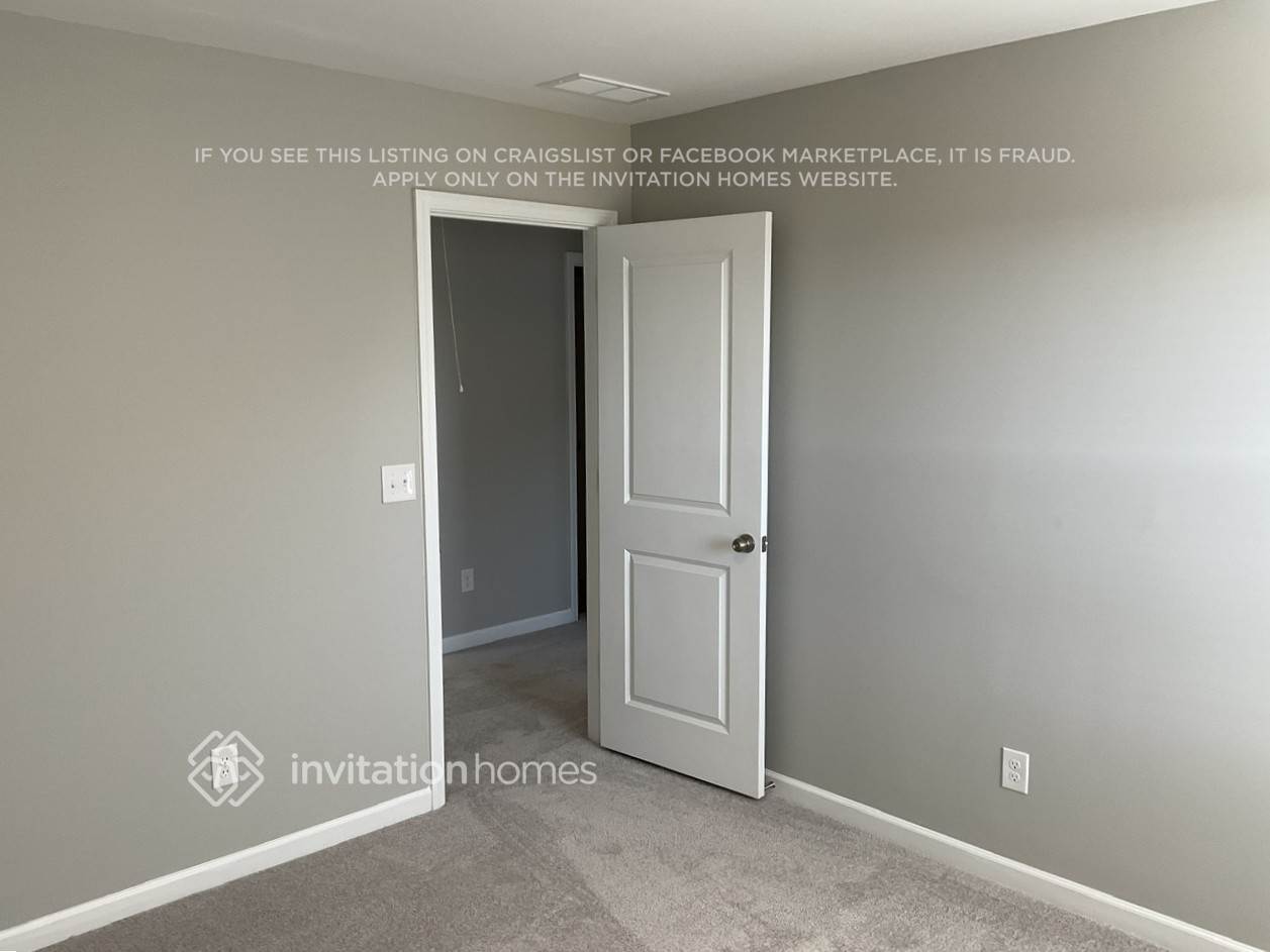 Building Photo - 533 Almere Dr