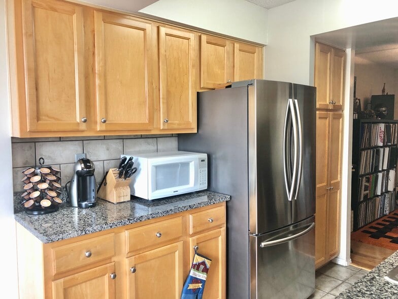 Kitchen - 4500 S Four Mile Run Dr