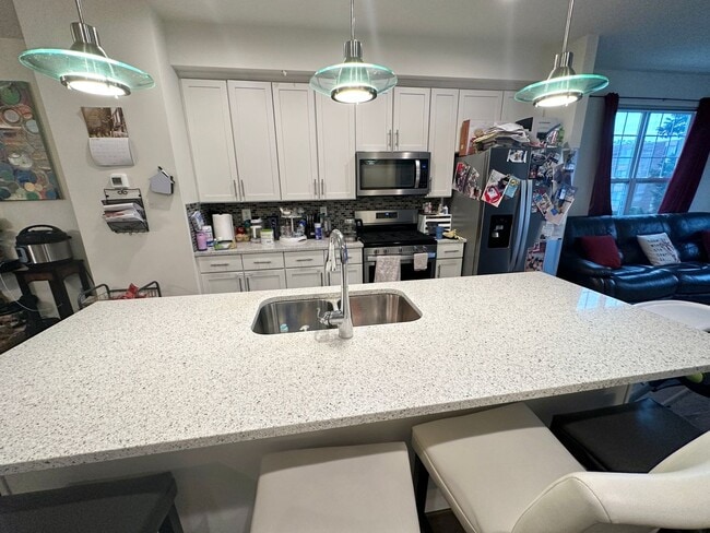 Building Photo - Amazing 4 BR/3.5 BA EOG Townhome in Lanham!