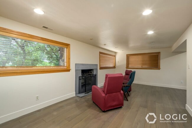 Building Photo - Beautiful Home in Prime Location!