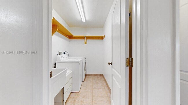 Building Photo - 15755 SW 92nd Ave