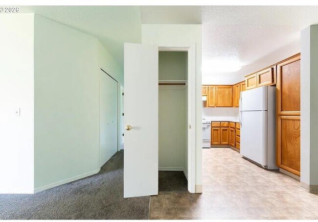 Building Photo - 8720 SW Tualatin Rd