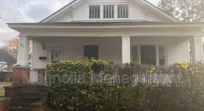 Building Photo - 1307 S Chestnut St