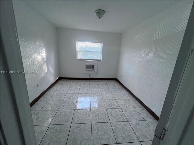 Building Photo - 1995 NE 167th St