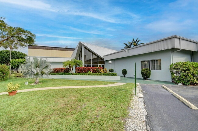 Building Photo - 300 Waterway Dr S