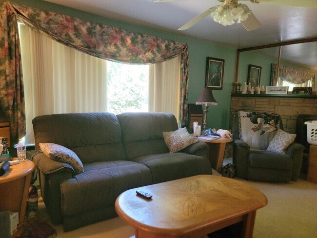 Building Photo - Central Kitsap Backyard Paradise!