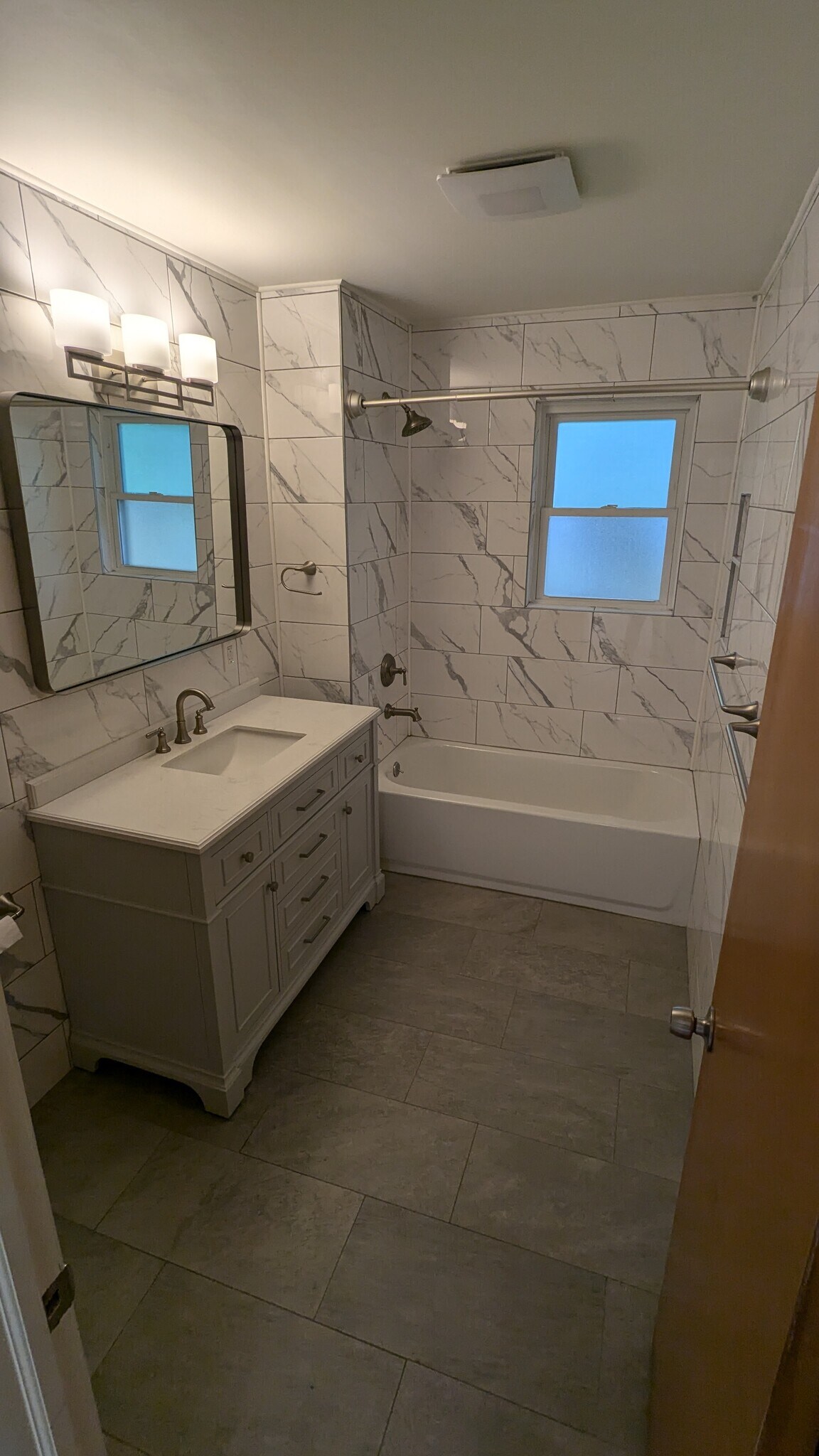 Building Photo - 1220 N Cedar Crest Blvd