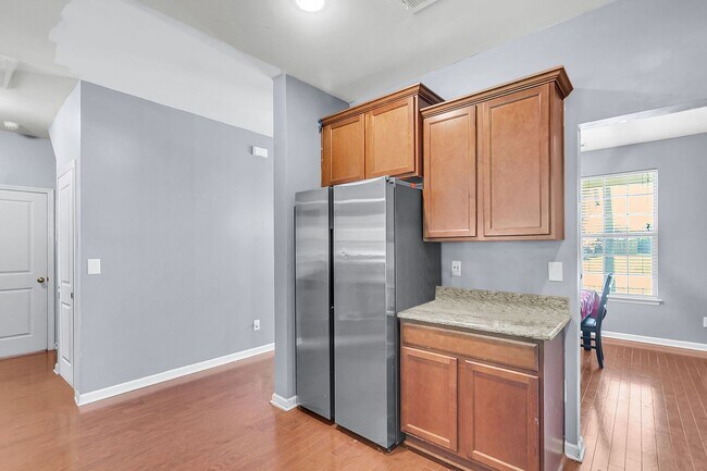 Building Photo - Beautiful & Bright 5BR Home with Large Bac...