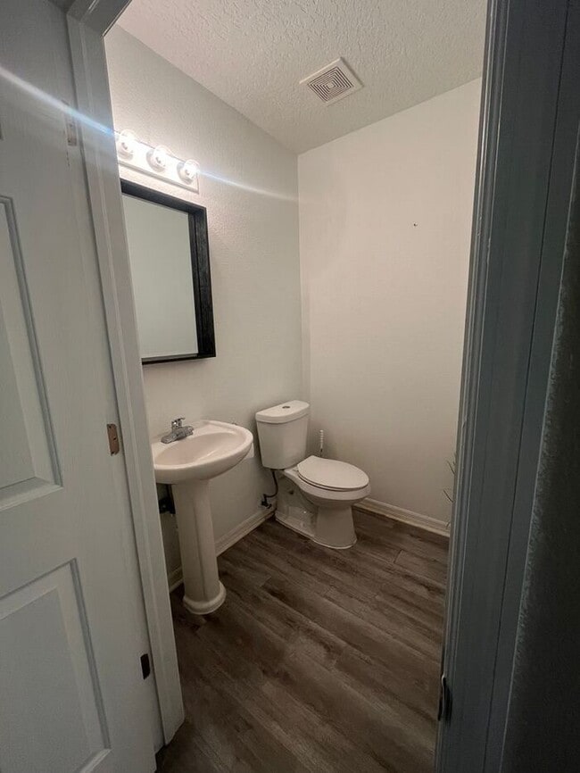 Building Photo - Fully Remodeled 3-Bed, 2.5-Bath Townhouse