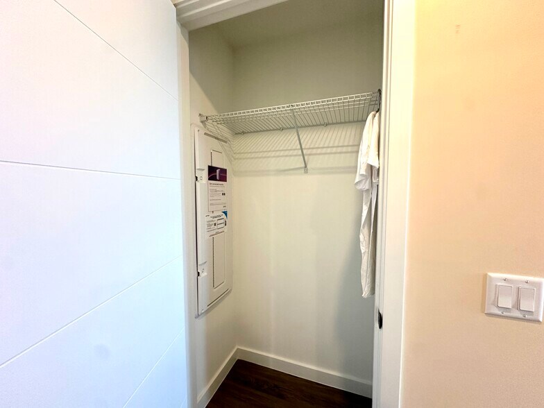 Building Photo - 52 NW 32nd St