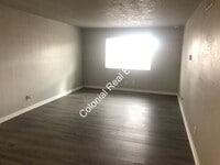 Building Photo - Updated and spacious 2 bedroom 1 bathroom apartment for rent!