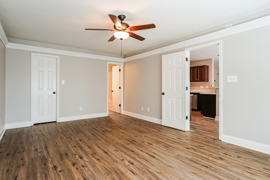Building Photo - 143 Locket Dr