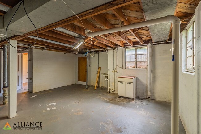 Building Photo - 360° VIRTUAL TOUR ~ Spacious home close to...