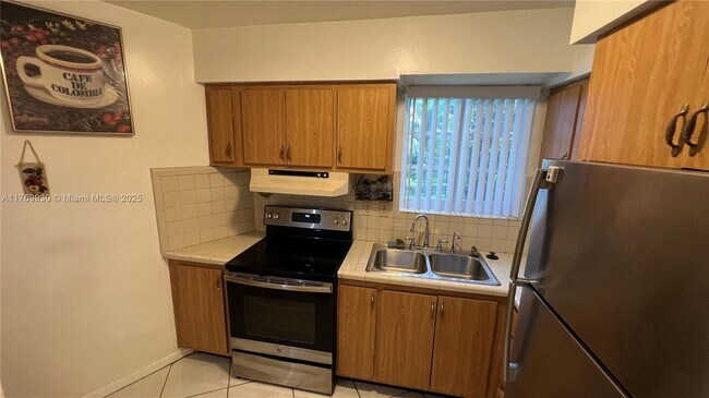 Building Photo - 1701 NE Miami Gardens Dr