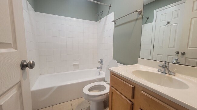 Building Photo - Elegant 1-Bedroom Condo Near Shelbyville Rd