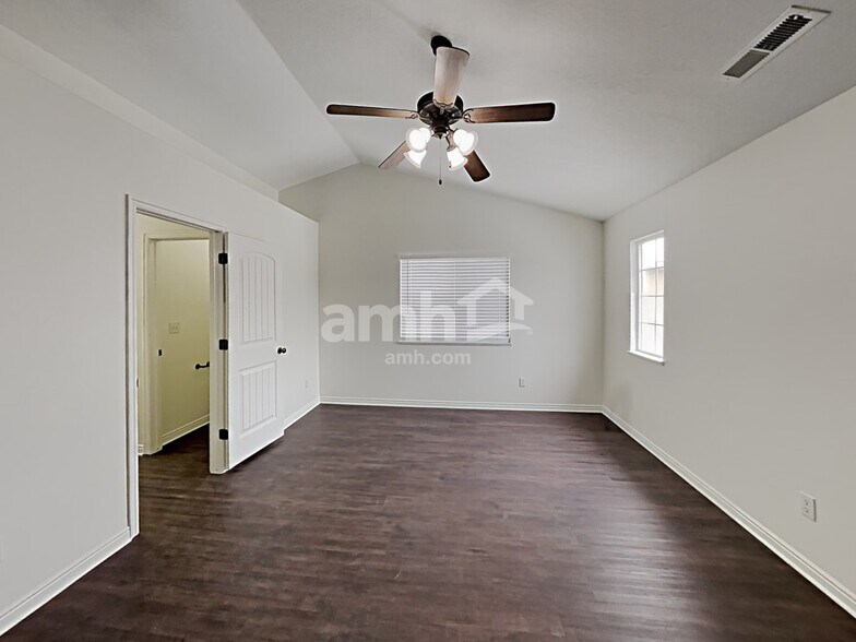 Building Photo - 7506 Addison Ave