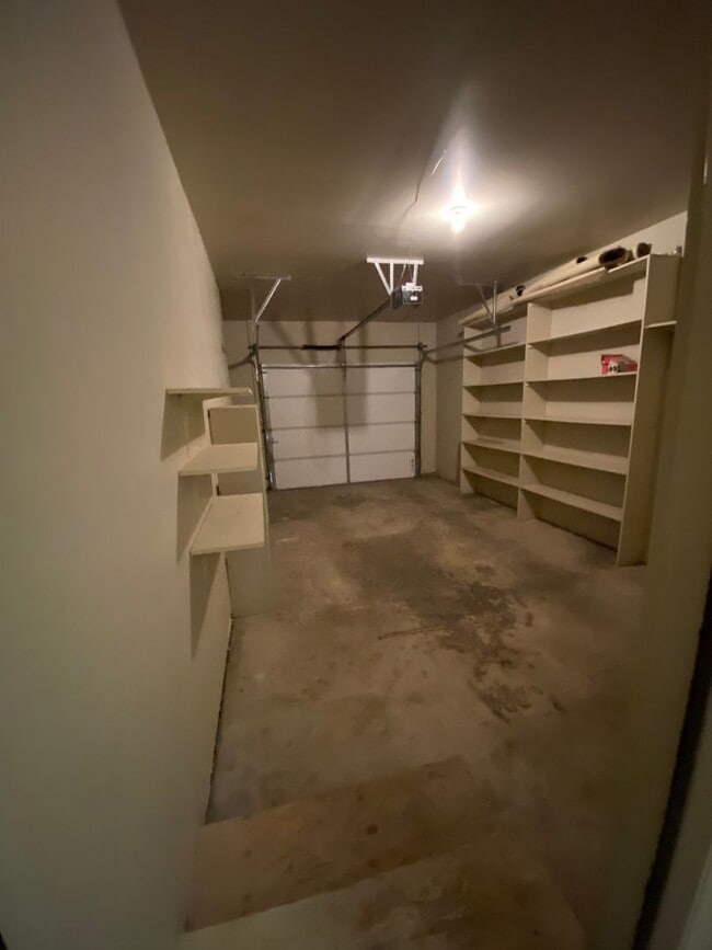 Building Photo - 2 Bedroom 1 Bath duplex