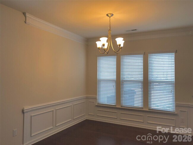 Building Photo - 6032 Carrollton Ln