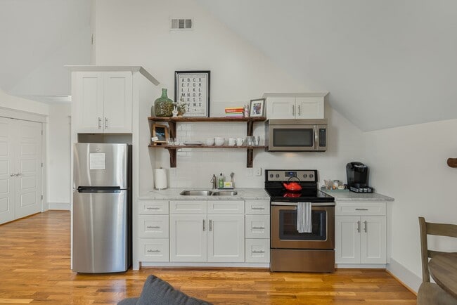 Building Photo - 906 N 5th St