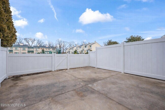 Building Photo - 316 Middlewood Rd