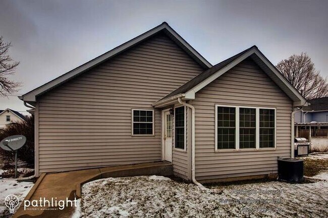 Building Photo - 225 E North St, Manhattan, IL, 60442