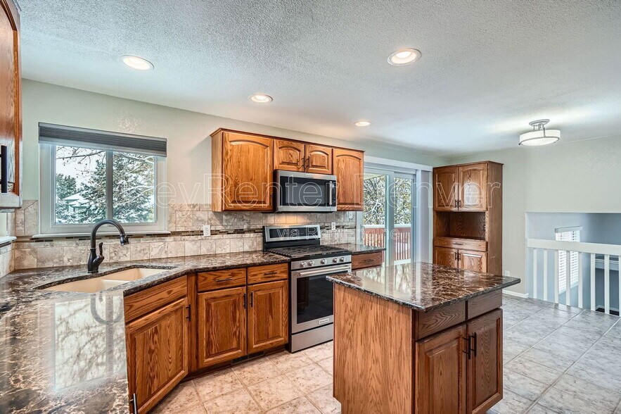 Building Photo - 5742 W 114th Pl